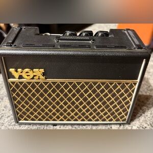 Mini Guitar Amplifier - Black and Gold